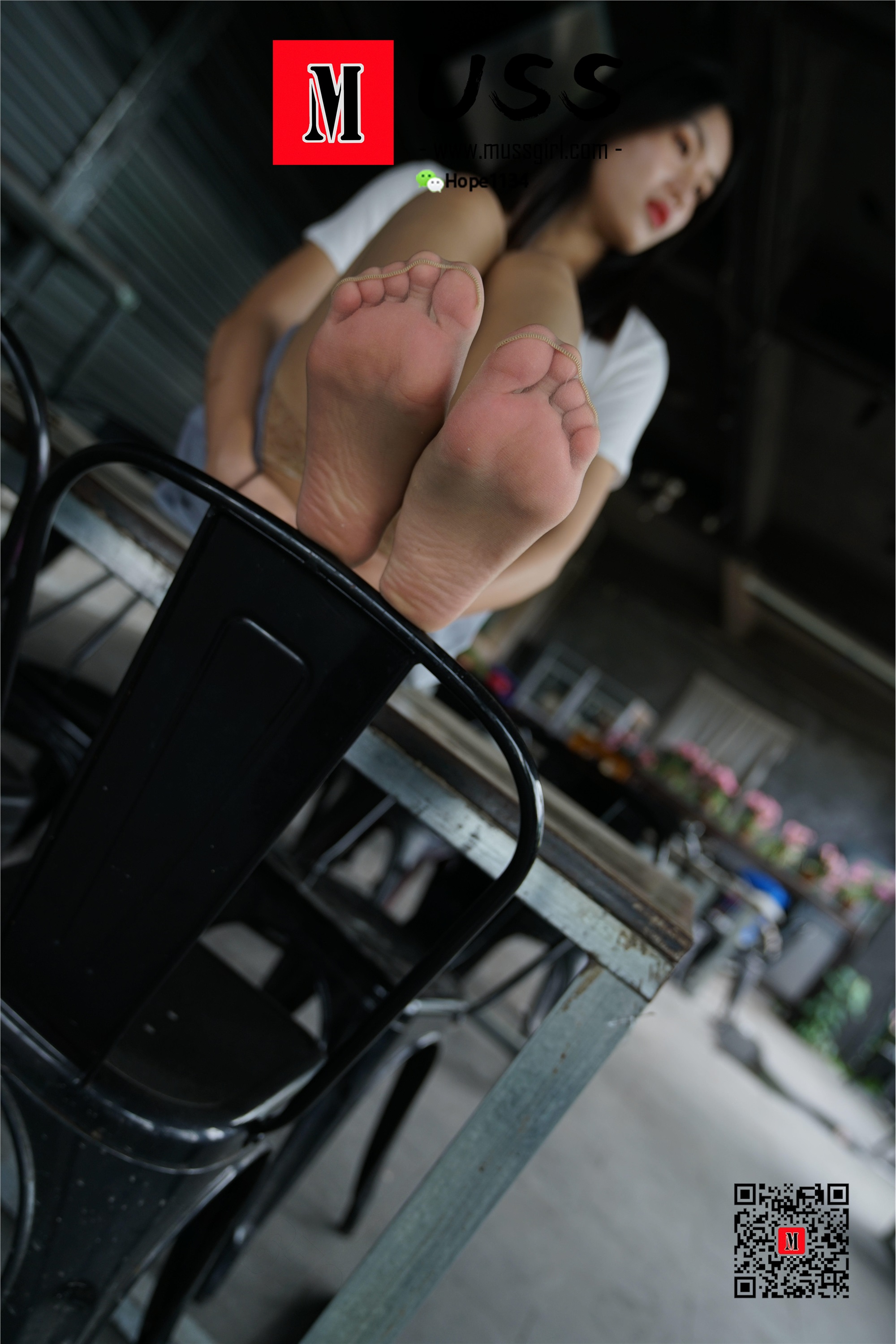 MussGirl慕丝女郎  NO.032 陈老师长筒蕾丝与少女裙搭配的清纯性感